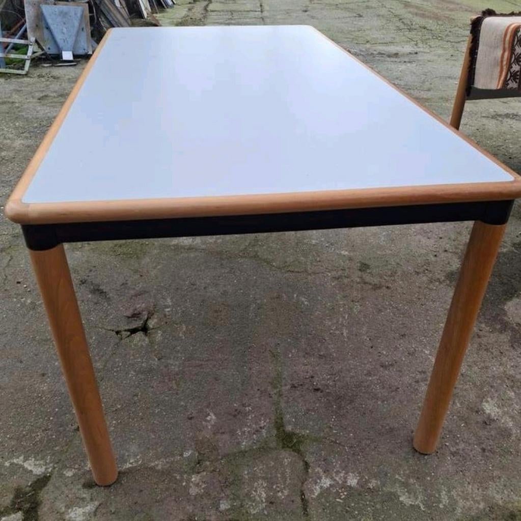 Buro met beuken of kantinetafel, Ophalen, Zo goed als nieuw