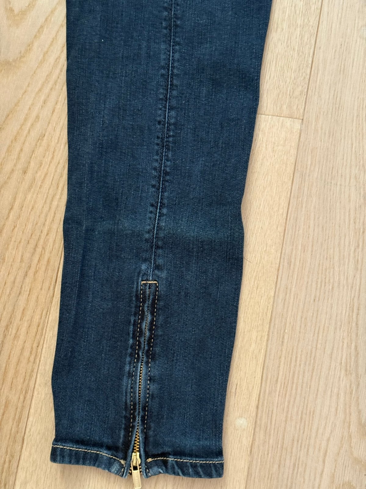Cambio Jeans - Donkerblauwe jeans met ritsen, Ophalen of Verzenden, Zo goed als nieuw, Blauw, W28 - W29 (confectie 36)