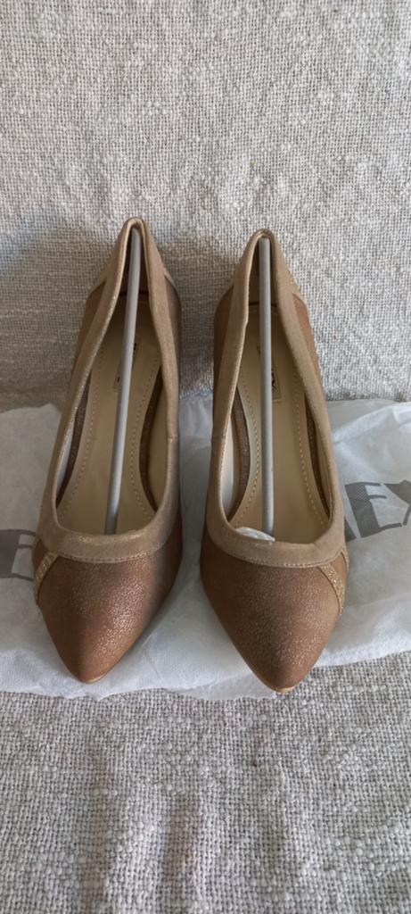 Jumex pumps beige, Kleding | Dames, Schoenen, Pumps, Beige, Nieuw, Ophalen of Verzenden