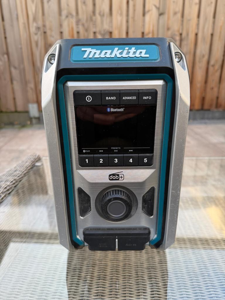 Makita DMR115 Defect, Ophalen, Zo goed als nieuw, Bouwradio