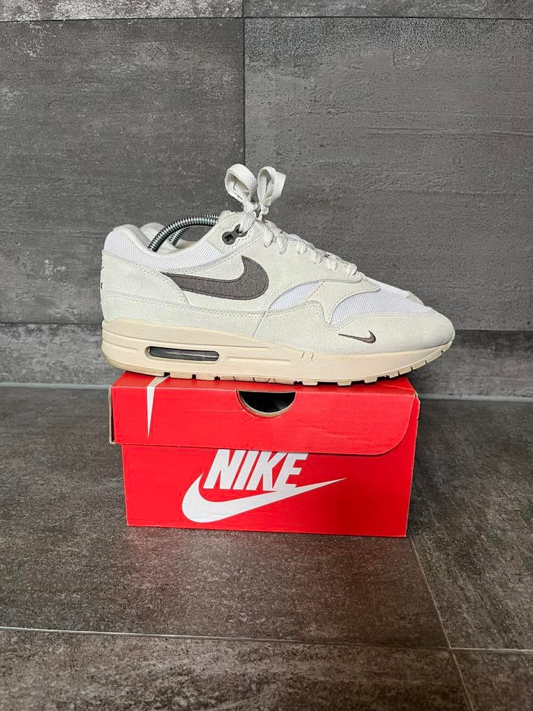 Nike Air Max 1 Ironstone | Maat 40.5, Ophalen of Verzenden, Zo goed als nieuw, Overige kleuren, Sneakers of Gympen