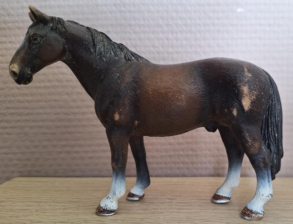Schleich hannoveraan hengst, Ophalen