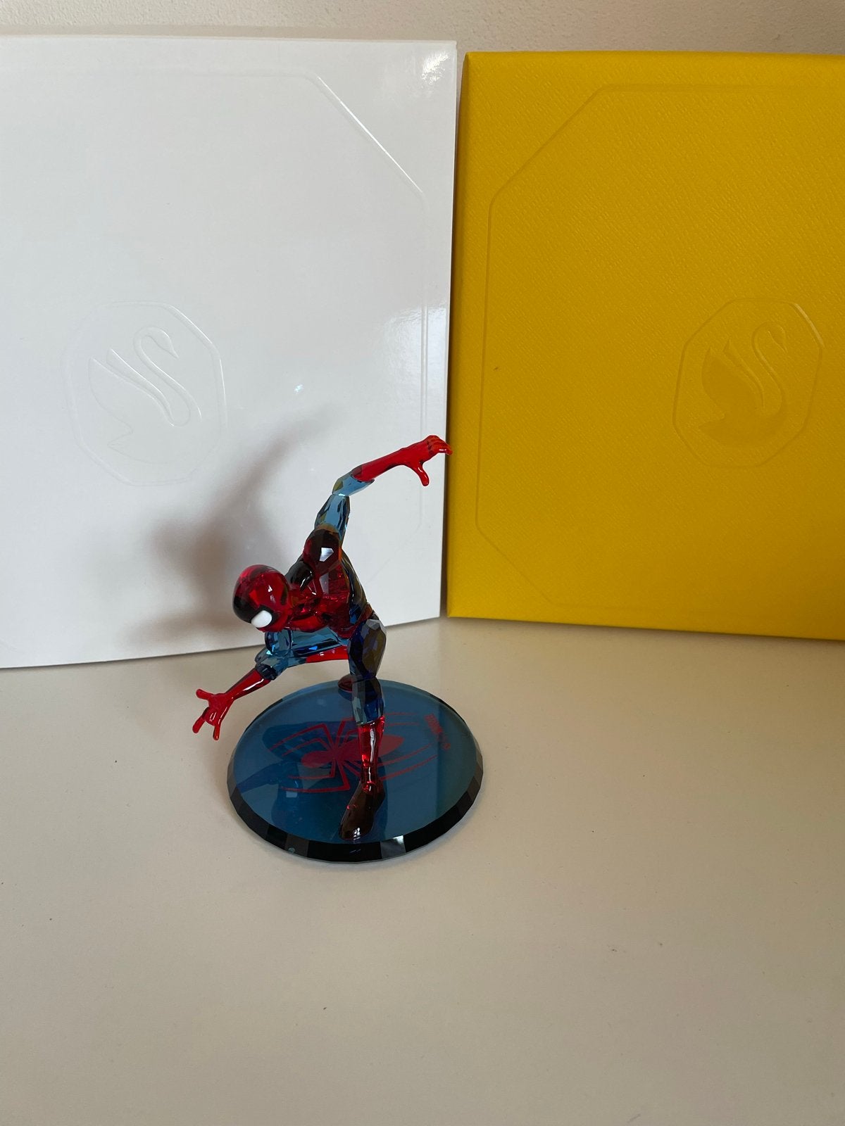 Swarovski Spider-Man beeld - Marvel Collectie, Ophalen of Verzenden, Nieuw, Figuurtje