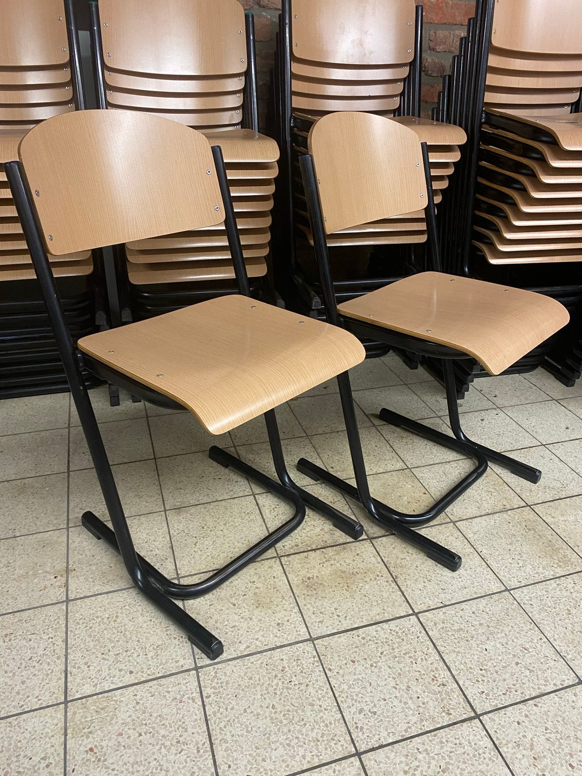 Metalen schoolstoel kantinestoel stapelbaar zithoogte 46cm, Ophalen, Gebruikt, Twee, Zwart