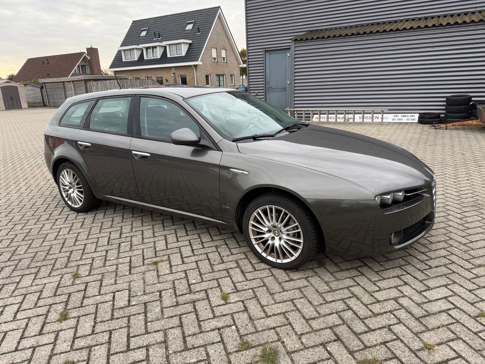Alfa Romeo 159 1.9 Jtdm SW 2010 Grijs, Voorwielaandrijving, Metallic lak, Stof, 4 cilinders