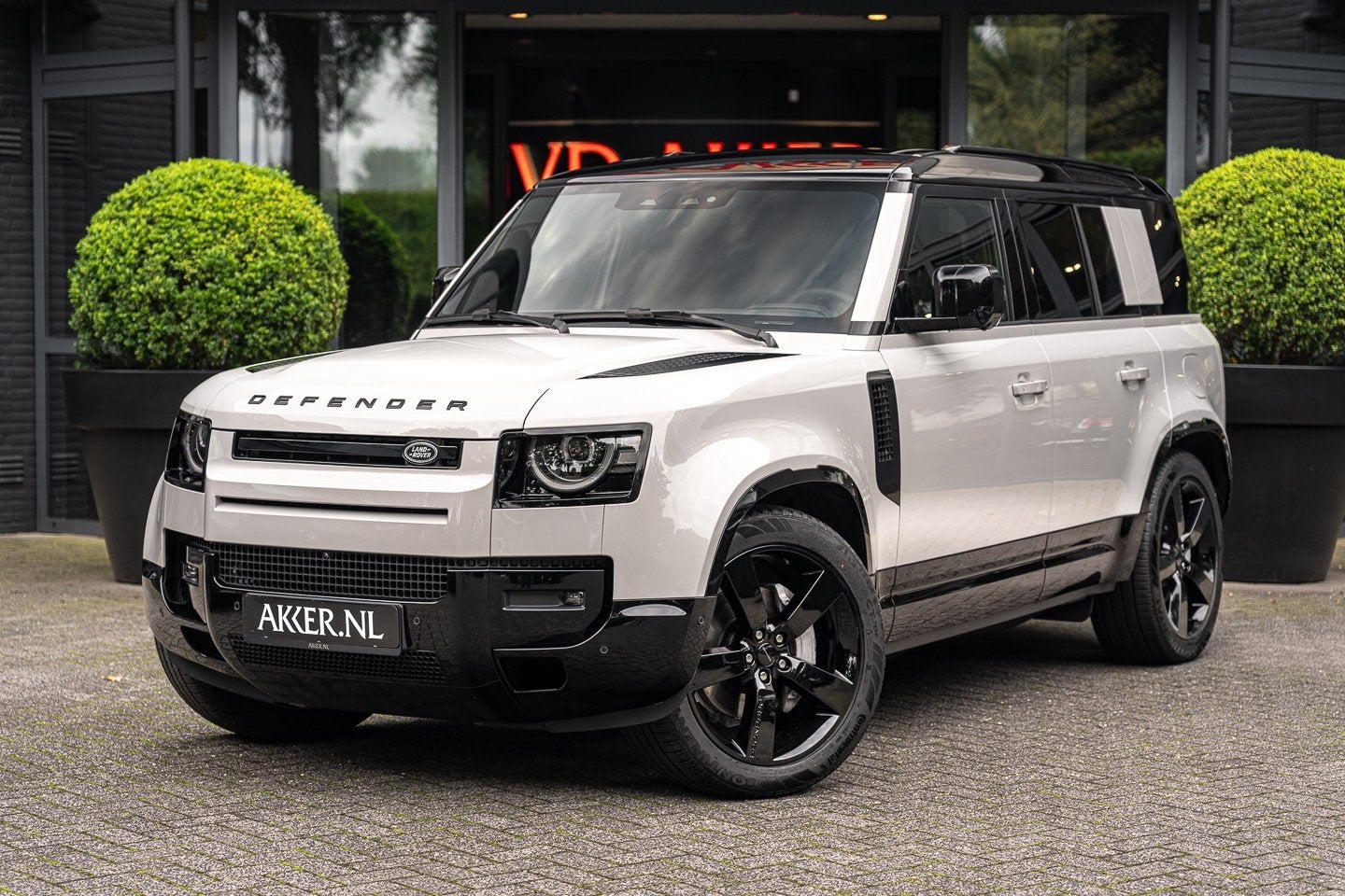 Land Rover Defender 110 P300e X-Dynamic HSE | Head-up | Bora, Auto's, Automaat, Gebruikt, Zwart, 4 cilinders
