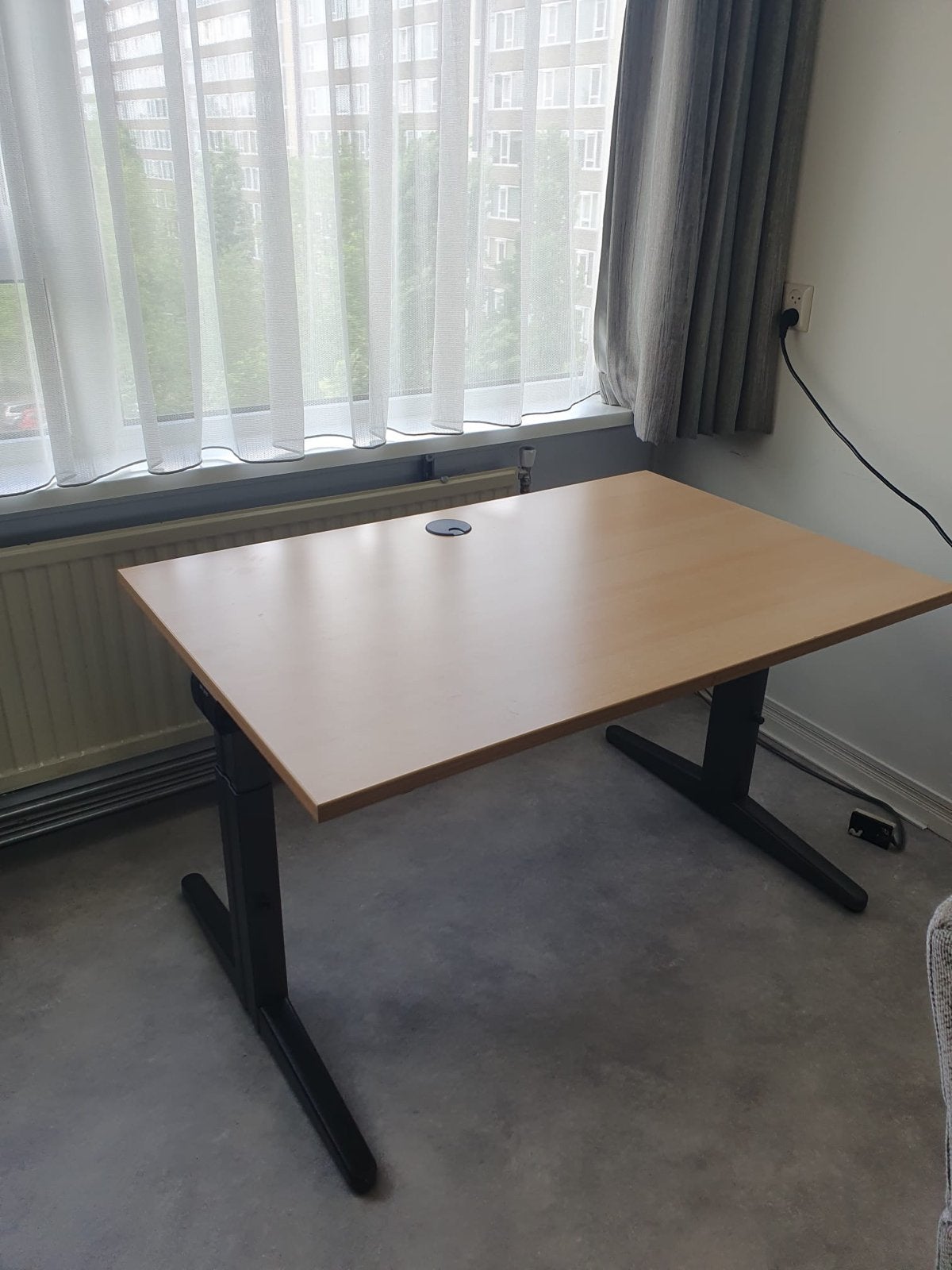Buerau - Ahrend Zit-sta bureau - Ergonomisch en verstelbaar, Ophalen of Verzenden, Zo goed als nieuw, Eenpersoons, Hoogslaper