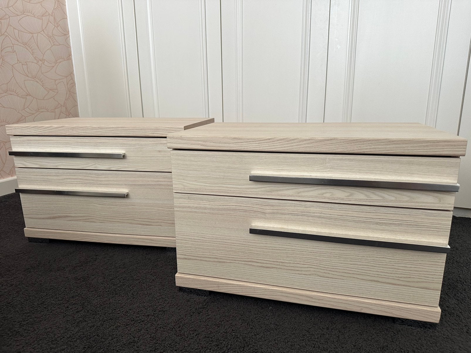 2 nachtkastjes – 2 lades per kastje, Huis en Inrichting, Slaapkamer | Nachtkastjes, Ophalen, Zo goed als nieuw, Minder dan 45 cm