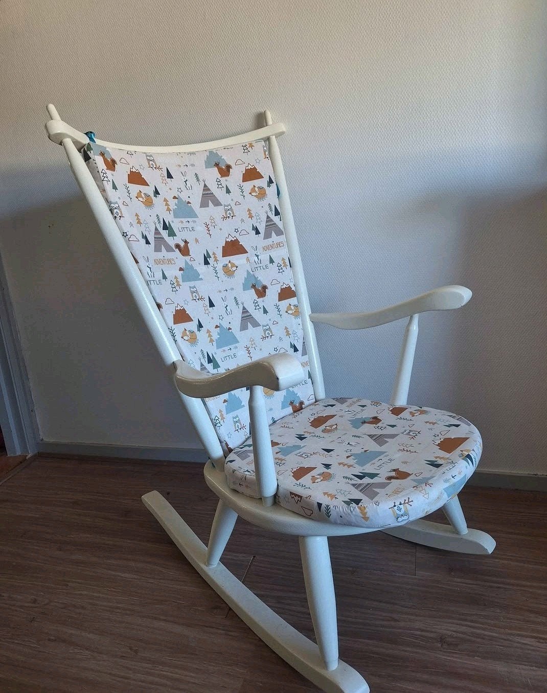 Leuke schommelstoel met vrolijke bekleding, Ophalen, Gebruikt, Stoel
