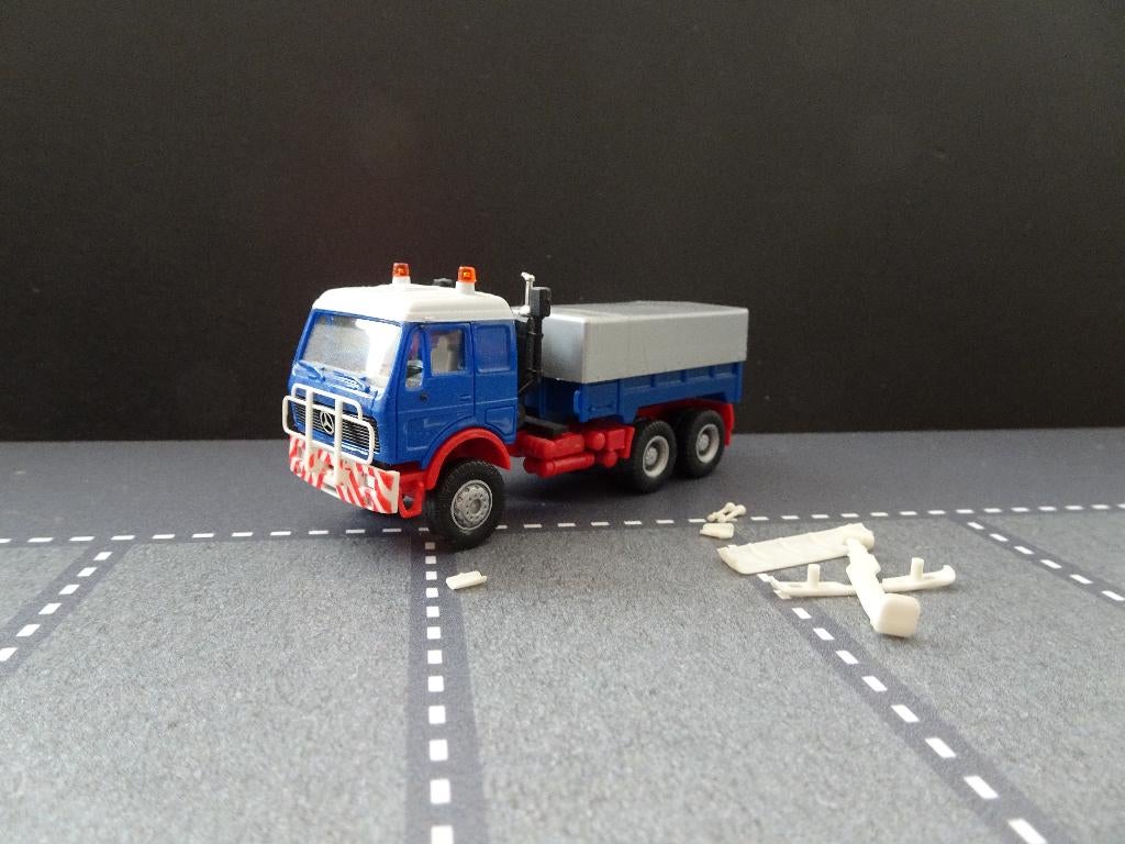 673 herpa mercedes sk 3-as trekker kermis circus 1:87 truck, Ophalen of Verzenden, Zo goed als nieuw, Bus of Vrachtwagen, Herpa