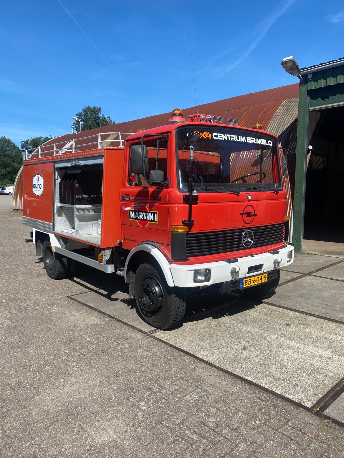 Mercedes 813, 1984, service truck, in nieuwstaat!!, 33000 km, Auto's, Mercedes-Benz, Particulier, Te koop, Rood