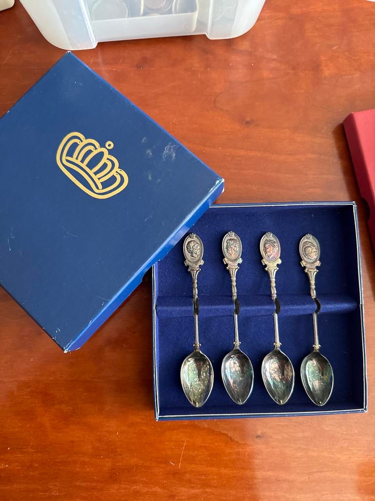 Verzilverde lepeltjes Nederlandse Koninginnen set, Antiek en Kunst, Antiek | Bestek, Ophalen of Verzenden