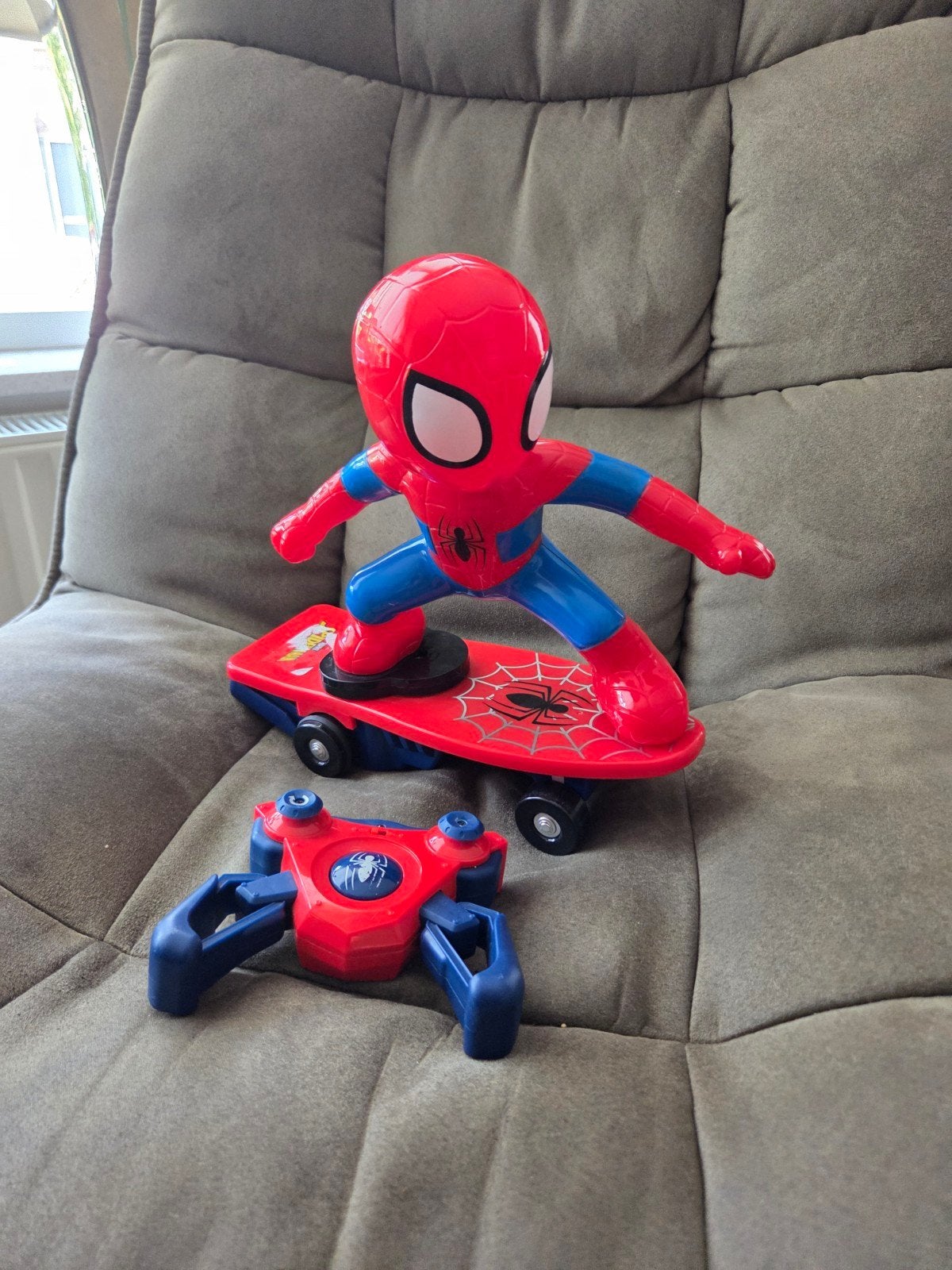 Marvel Spiderman Skateboard met afstandsbediening, Kinderen en Baby's, Speelgoed | Actiefiguren, Ophalen of Verzenden, Gebruikt