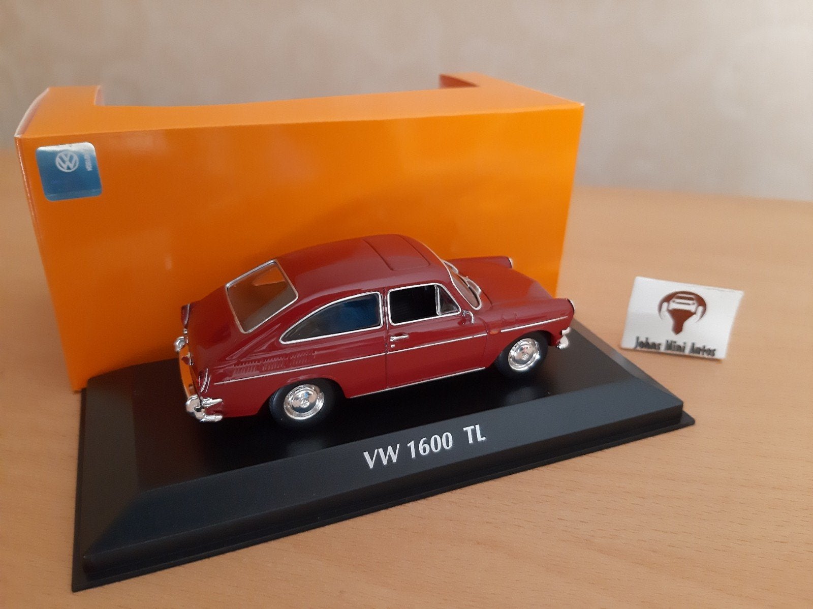Volkswagen 1600 TL 1966 in rood van Maxichamps 1:43, Hobby en Vrije tijd, Modelauto's | 1:43, Overige merken, Auto, Nieuw, Ophalen of Verzenden