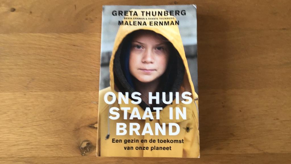 Greta Thunberg - Ons huis staat in brand, Ophalen of Verzenden, Zo goed als nieuw, Greta Thunberg