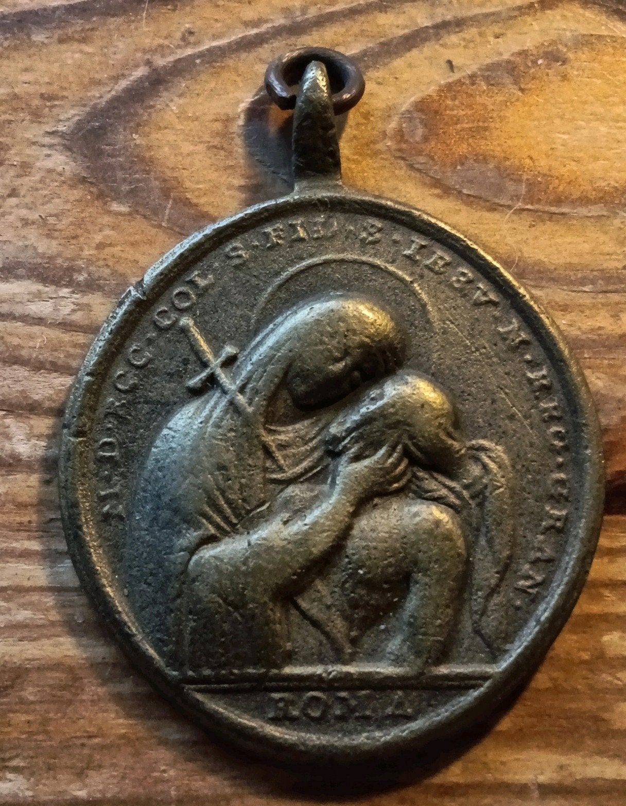 Devotie medaille Piëta Roma Rome Maria  dode lichaam Jezusez, Ophalen of Verzenden, Gebruikt, Sieraad, Christendom | Katholiek