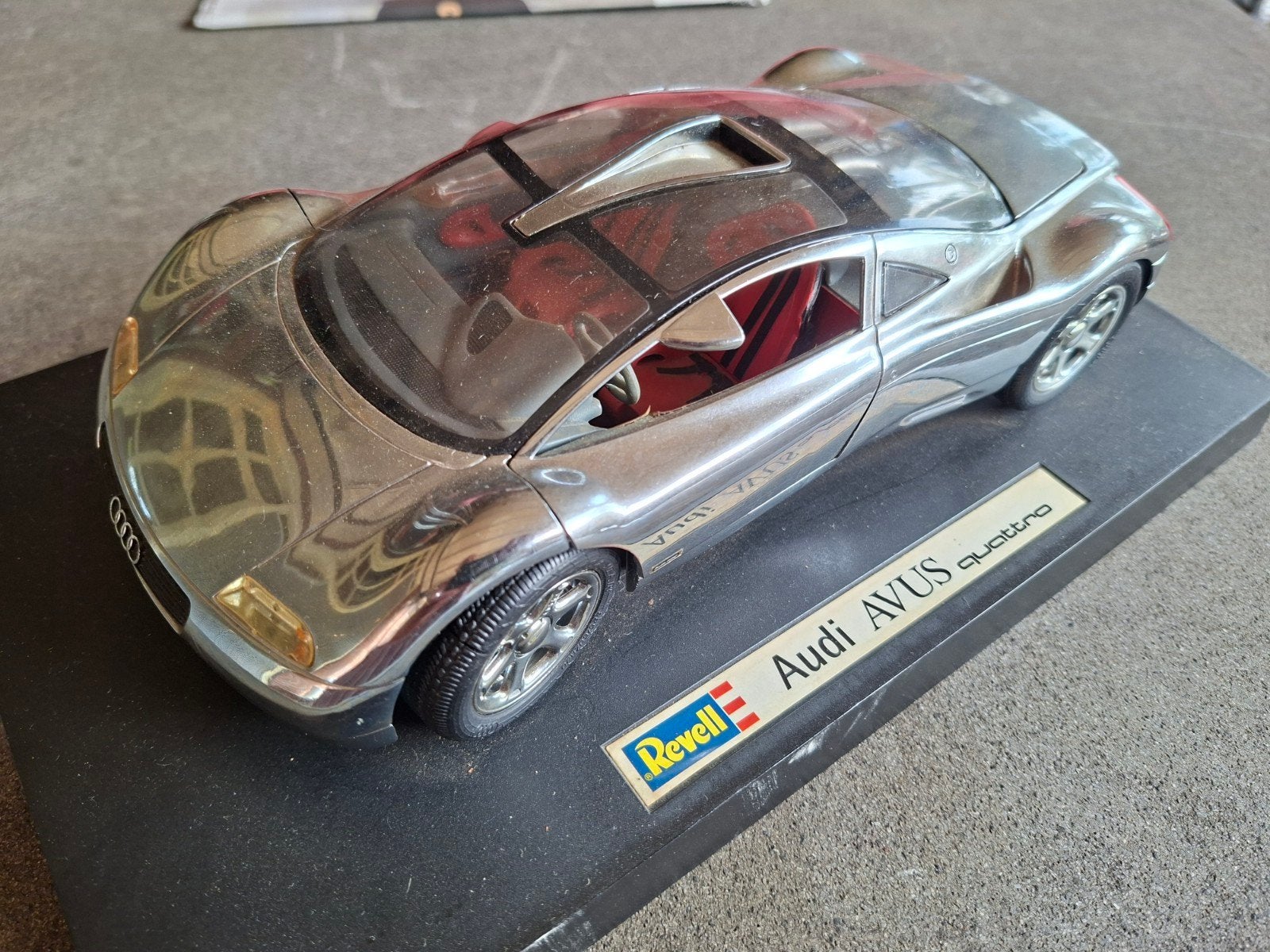 Revell Audi Avus Quattro 1:18 Zilver/Chroom Modelauto, Ophalen of Verzenden, Gebruikt
