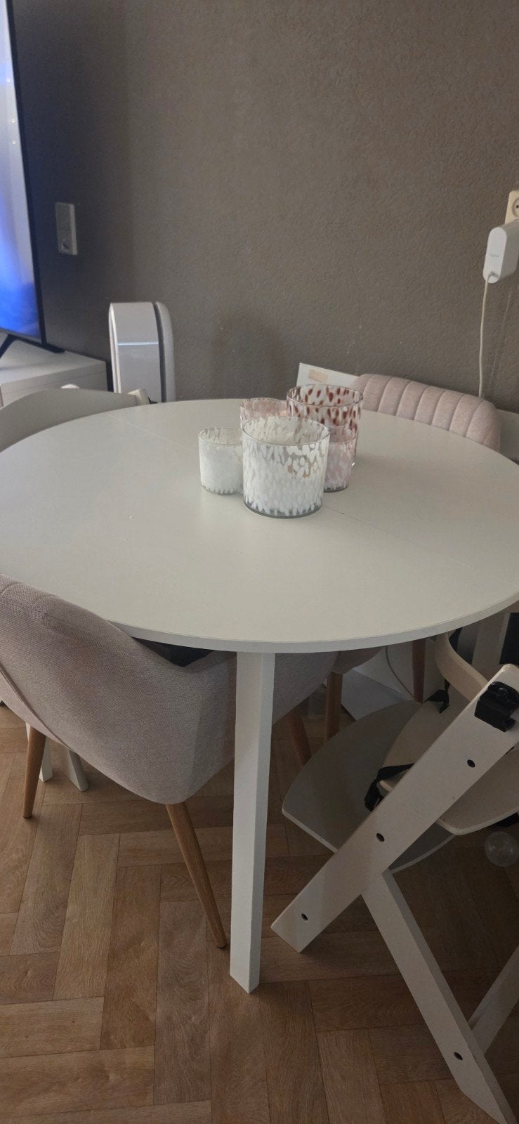 Witte ronde eettafel 107 cm 40 euro, Ophalen, 50 tot 100 cm, 100 tot 150 cm, Modern, Scandinavisch