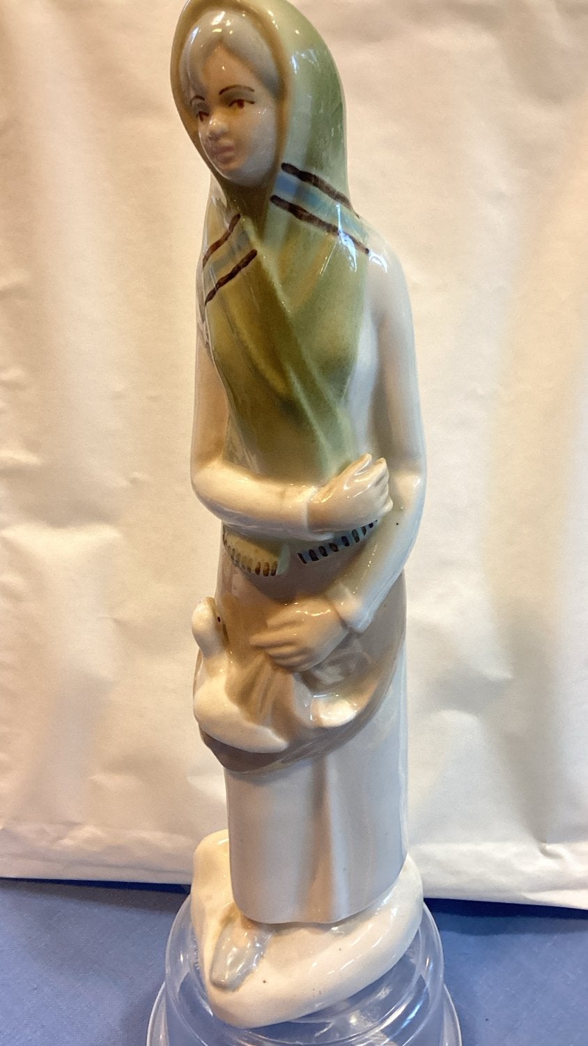 Bijzonder mooi beeld van een vrouw met duif, 29 cm, Geglazuurd, Ophalen of Verzenden, 20 - 50 cm, Steen of Keramiek