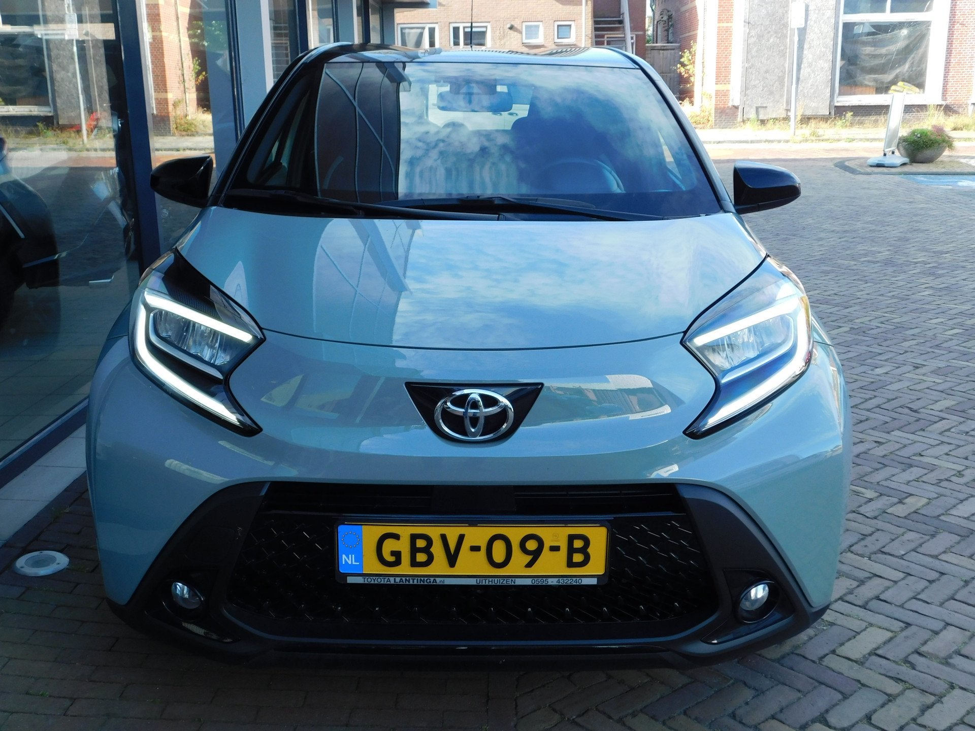 Toyota Aygo X 1.0 VVT-i MT Pulse Design Pack (bj 2024), Auto's, Stof, Gebruikt, Euro 6, 4 stoelen