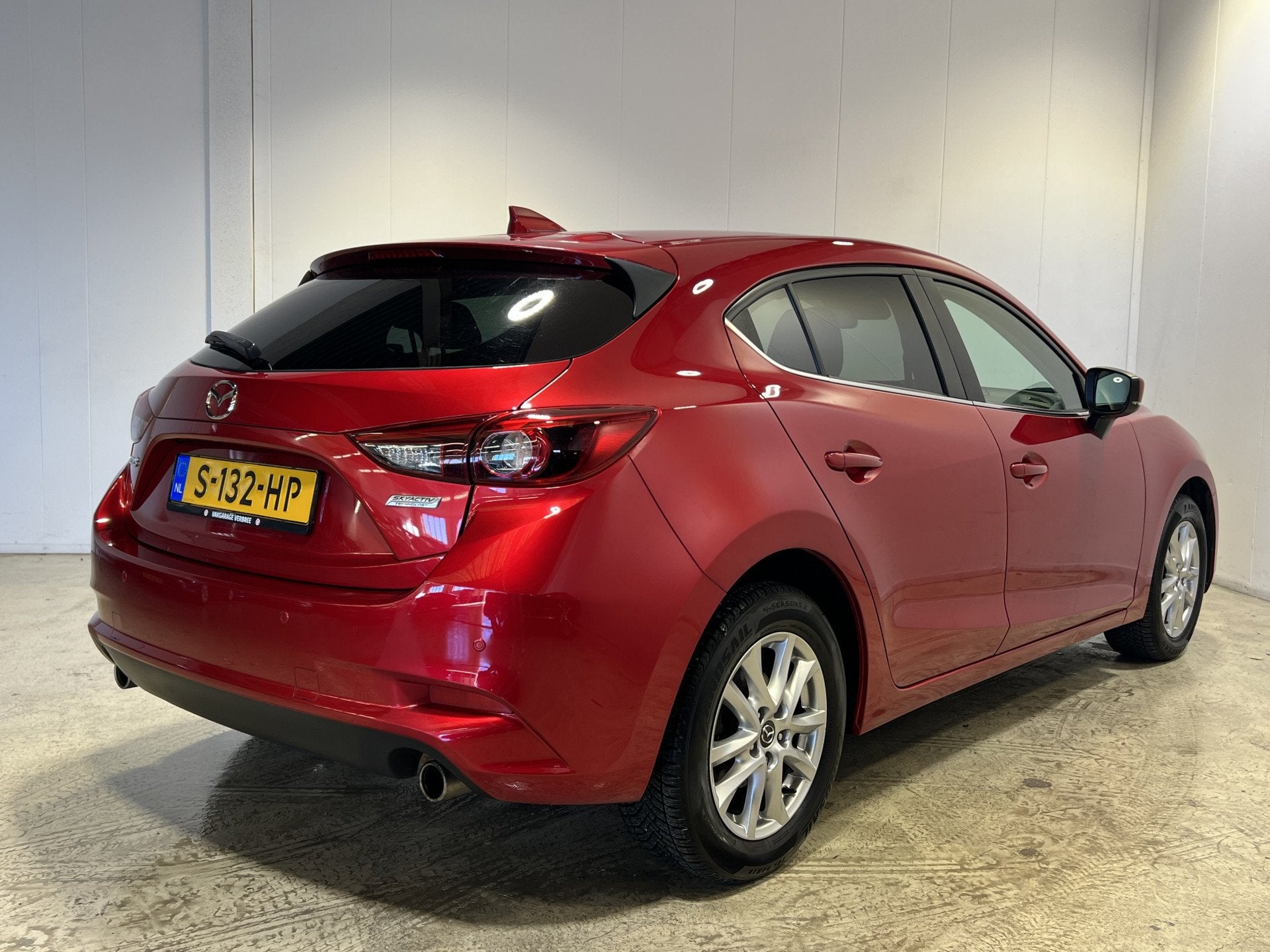 Mazda 3 2.0 SkyActiv-G 120 SkyLease+ | LM Velgen 16" | Voors, Voorwielaandrijving, 1998 cc, Stof, Gebruikt