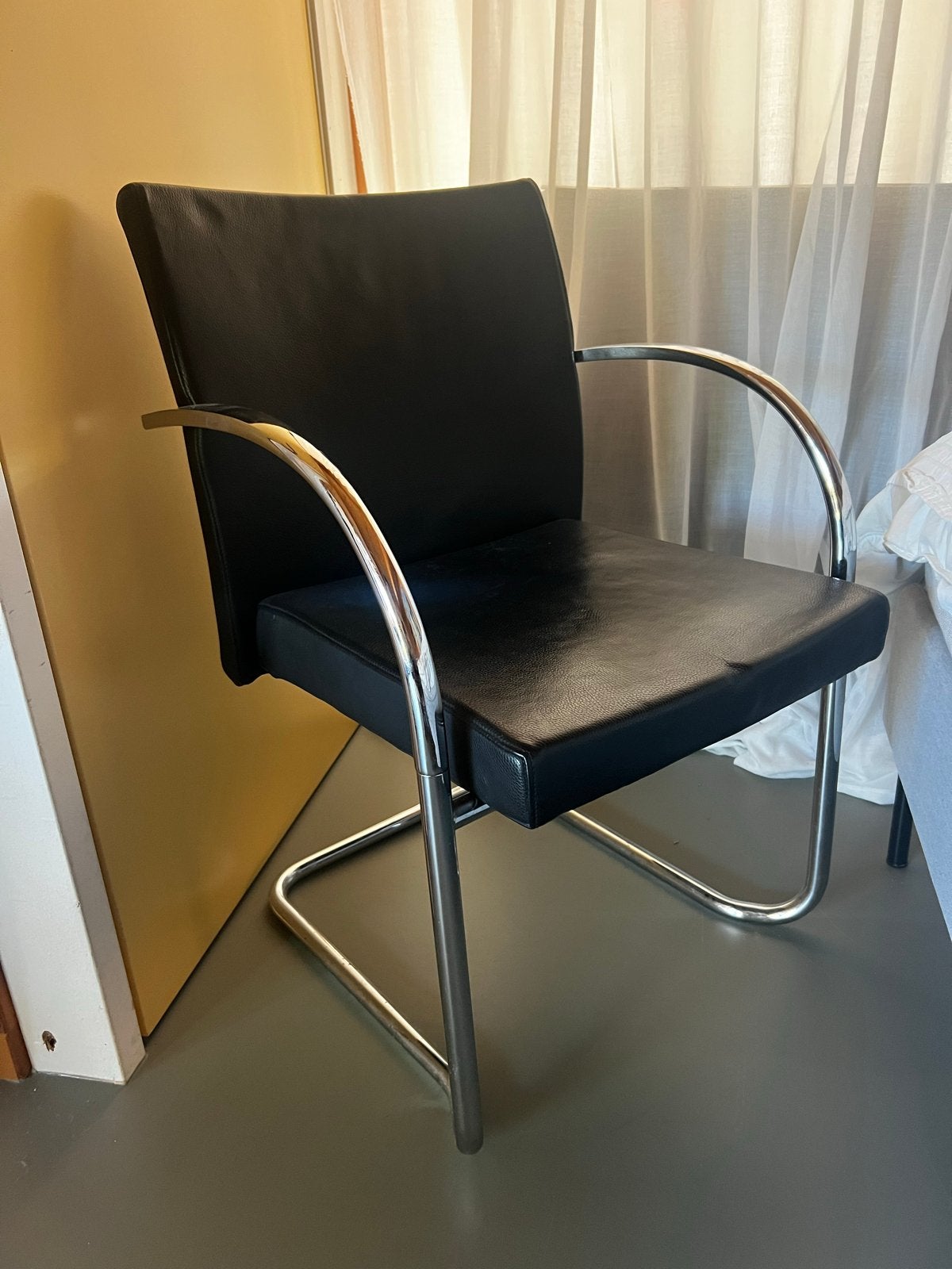 Artifort sledestoel - Zwart leer met chroom, Gebruikt, Zwart, Leer, Ophalen of Verzenden