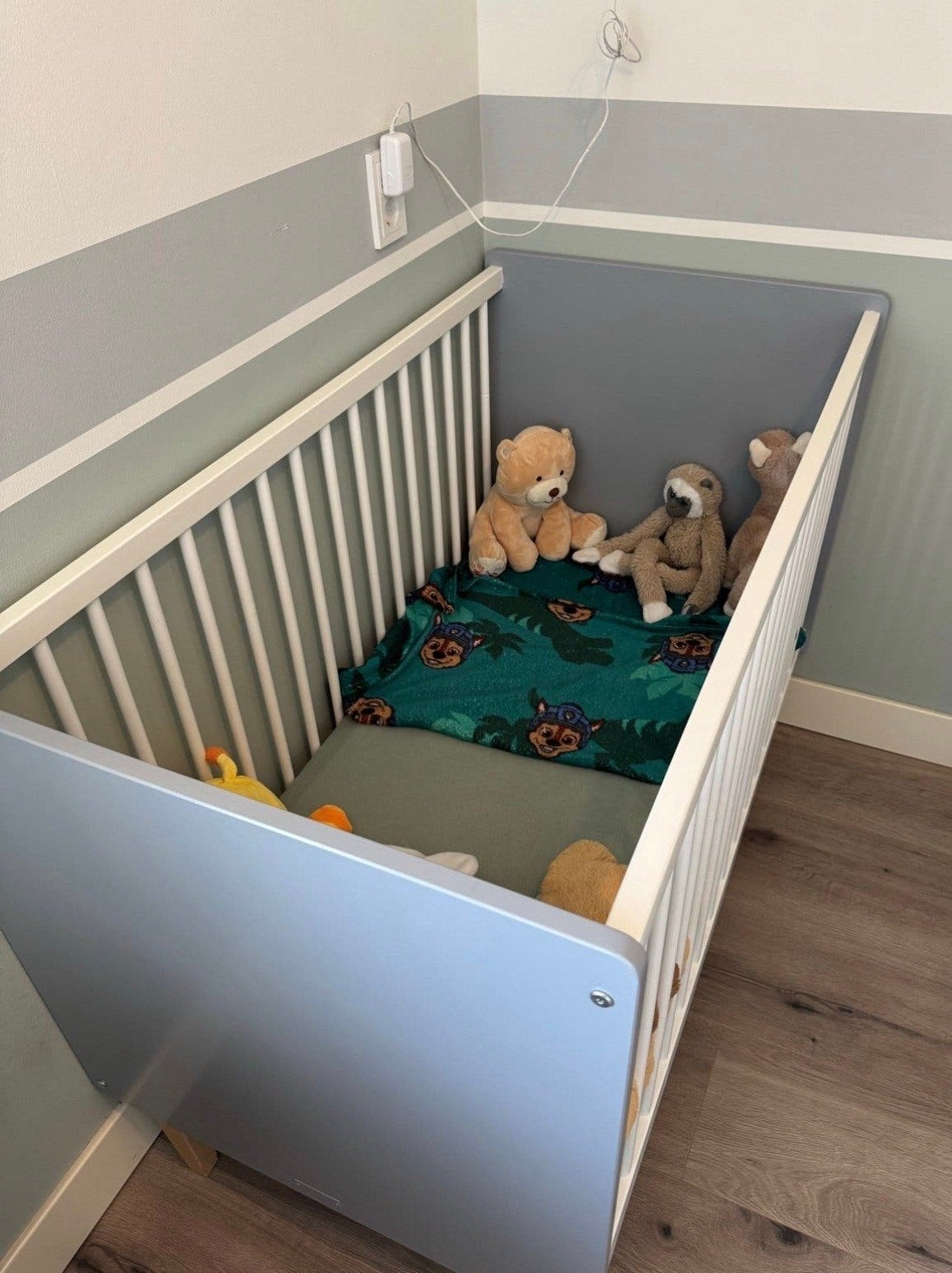 Foto 2 van Babybedje met commode Emma - Zo goed als nieuw