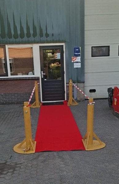 TE HUUR ~ Rode loper 1x10 meter. Bruiloft Gala feest party, Hobby en Vrije tijd, Feestartikelen | Verhuur, Ophalen, Zo goed als nieuw