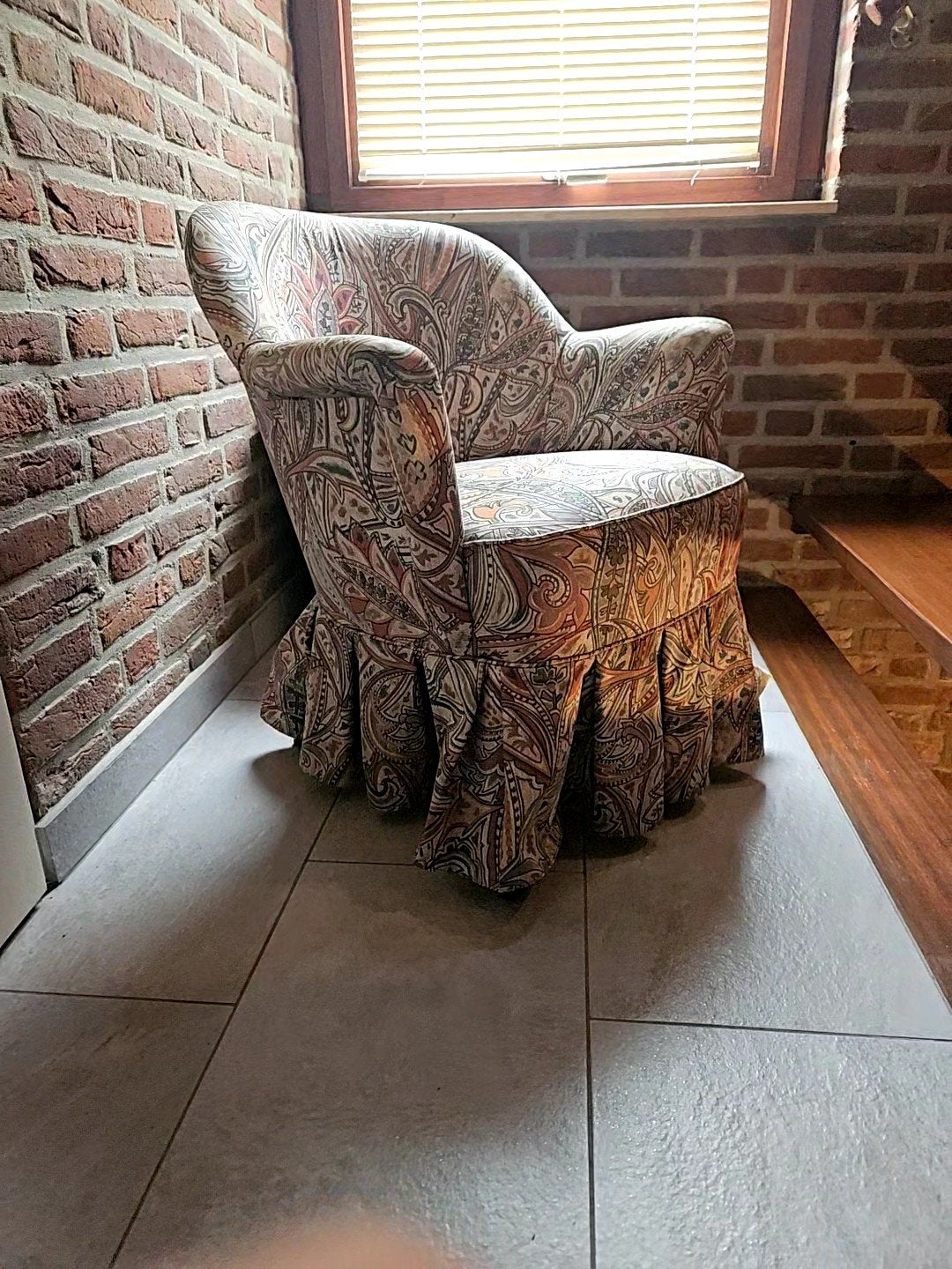 Vintage cocktail stoeltje,met armleuning en rok, fauteuil, Huis en Inrichting, Ophalen, Minder dan 75 cm, Vintage, Klassiek, Zo goed als nieuw