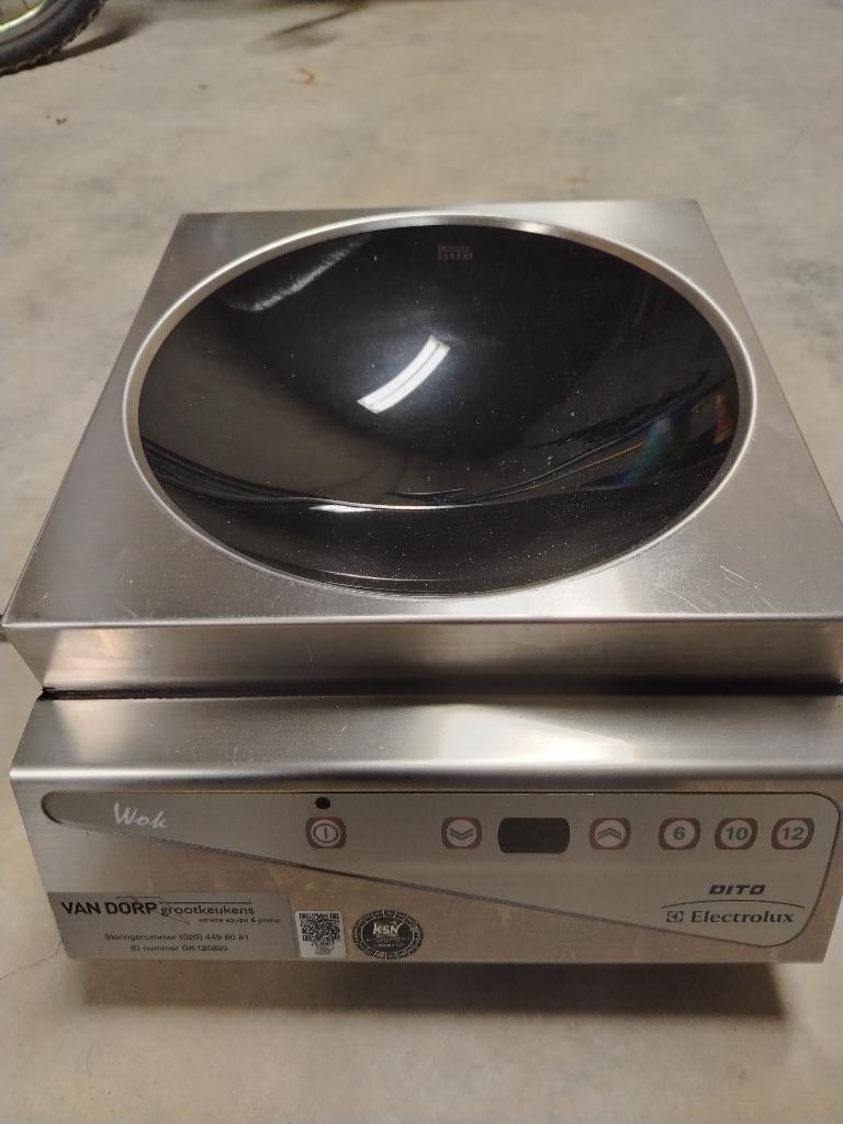 Inductie wok electrolux, Ophalen, 4 kookzones, Zo goed als nieuw, Inbouw