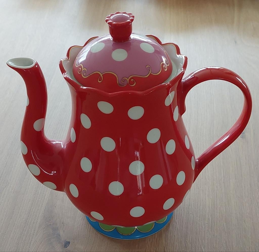 Oilily koffie-/theepot rood met witte stippen, in nieuwstaat, Keramiek, Overige typen, Ophalen of Verzenden, Zo goed als nieuw
