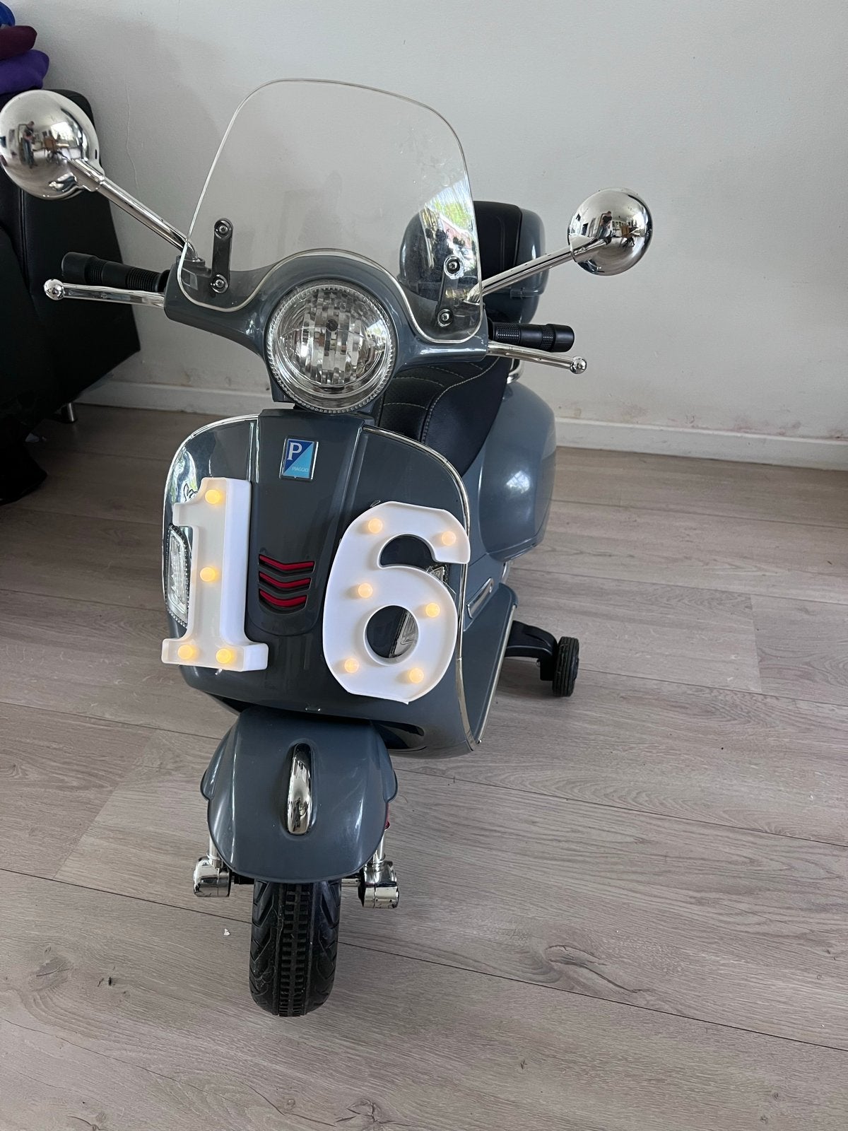 Decoratie Vespa Scooter - Ideaal voor Sweet Sixteen cadeau, Ophalen, Zo goed als nieuw