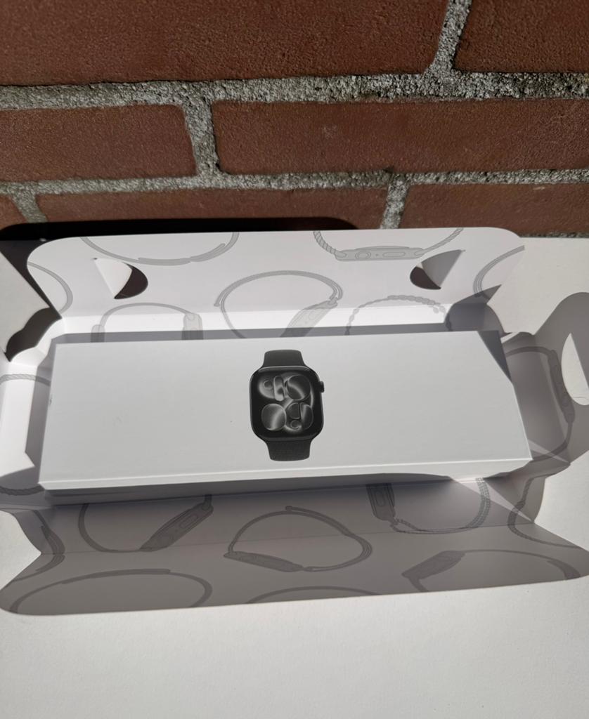 Apple watch 11 series nieuw, Ophalen of Verzenden, Zo goed als nieuw, Zwart, IOS