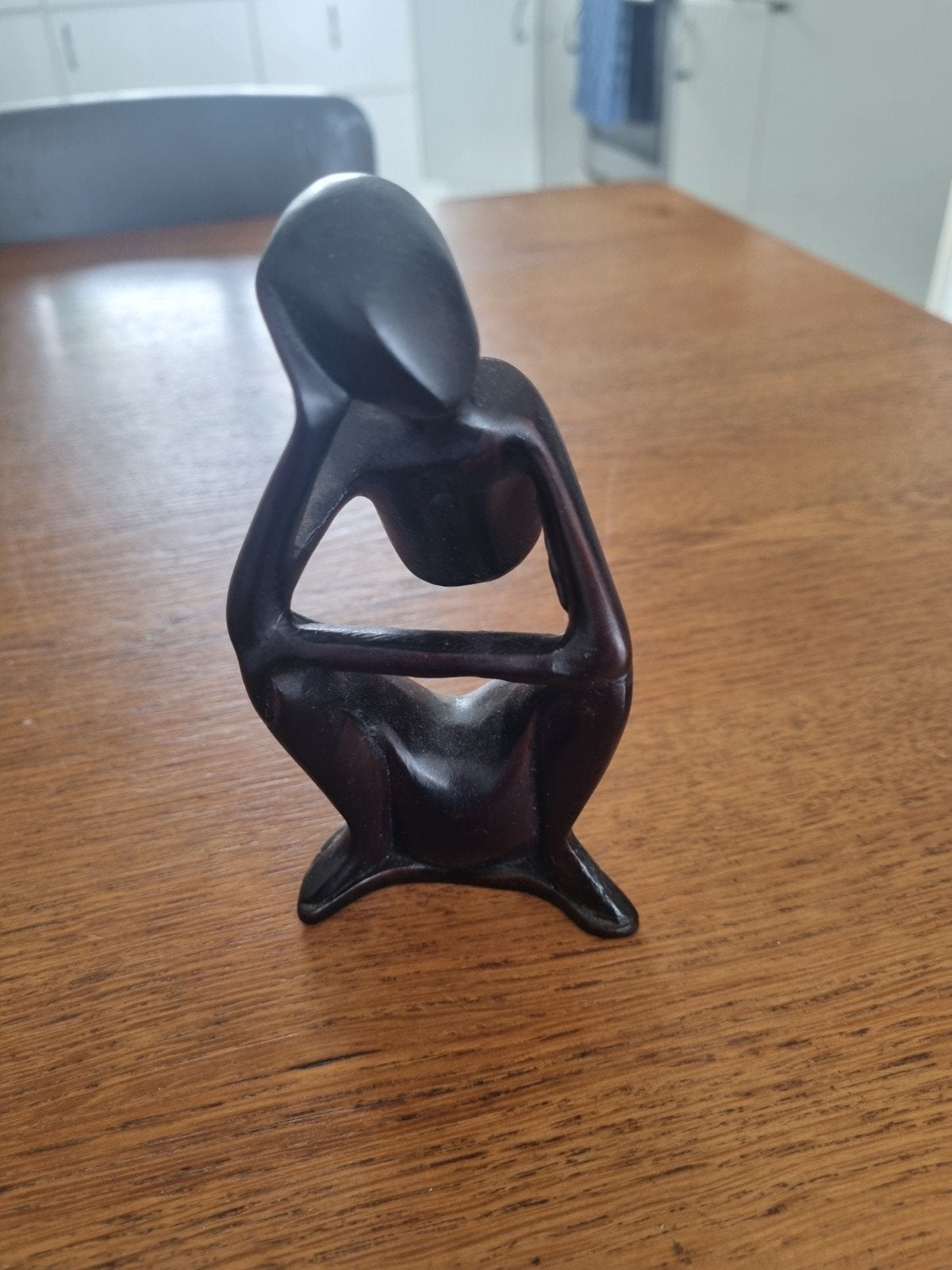 Abstracte houten sculptuur - De Denker, Minder dan 20 cm, Ophalen of Verzenden, Handgemaakt, Zwart