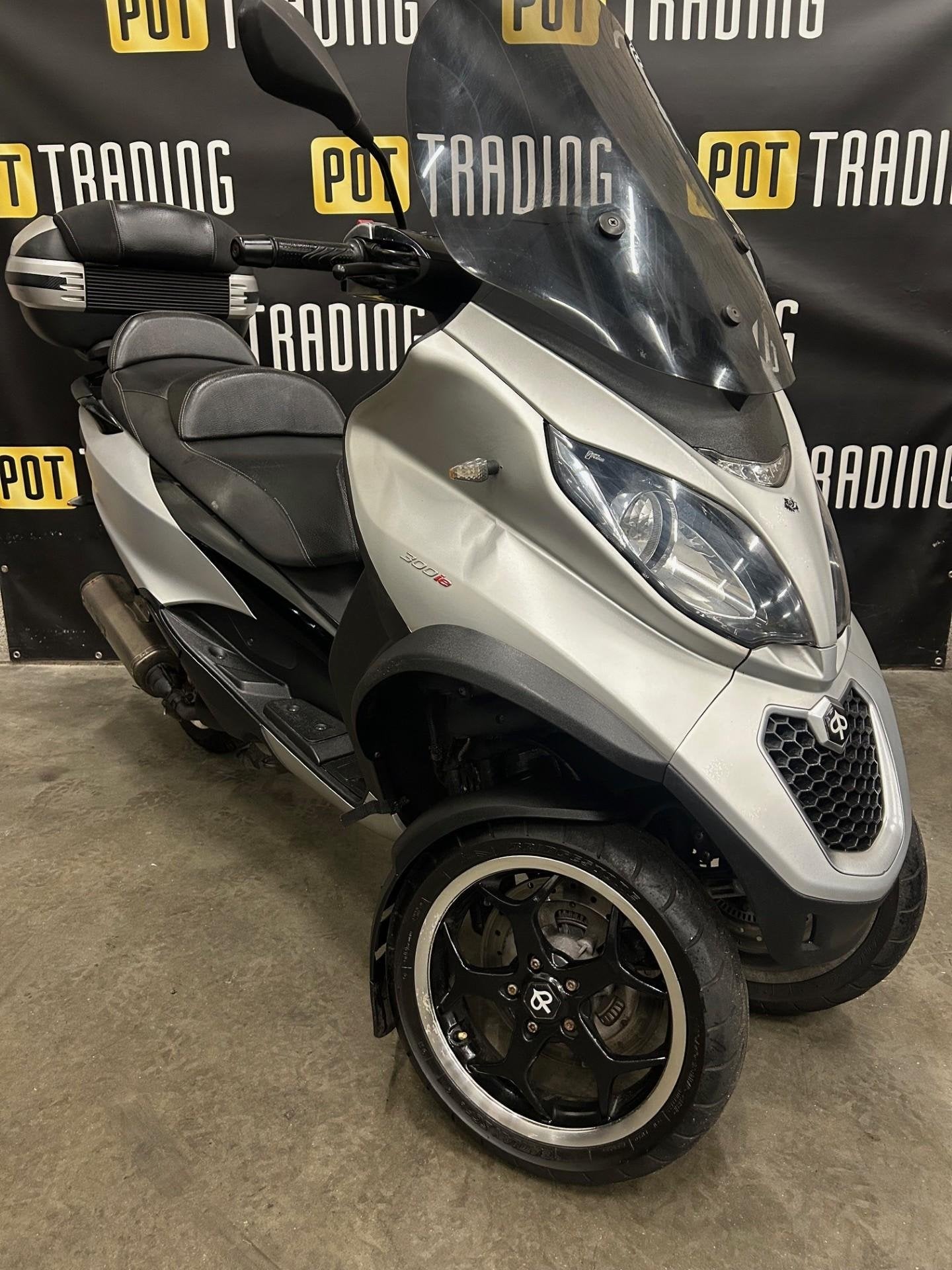 Piaggio MP3 300 LT ABS ASR 2014 Akrapovic 3mnd garantie Piag, Scooter, Bedrijf, Piaggio Vespa B.V., Minervum 7272
4817 ZM  Breda, NL