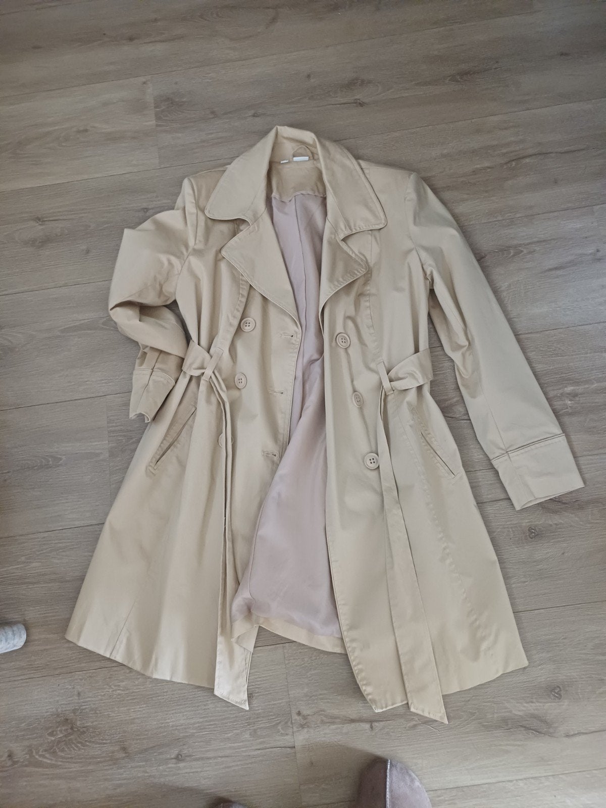 beige jas , met gouden glans 27,50, Maat 42/44 (L), Ophalen of Verzenden, Zo goed als nieuw, Goud