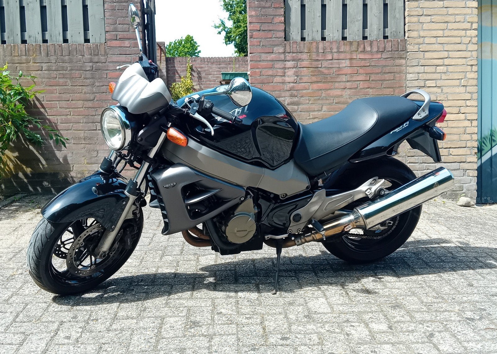 Honda SC42 (X11), rauwe naked streetbike  - 1137cc, 136 PK, Particulier