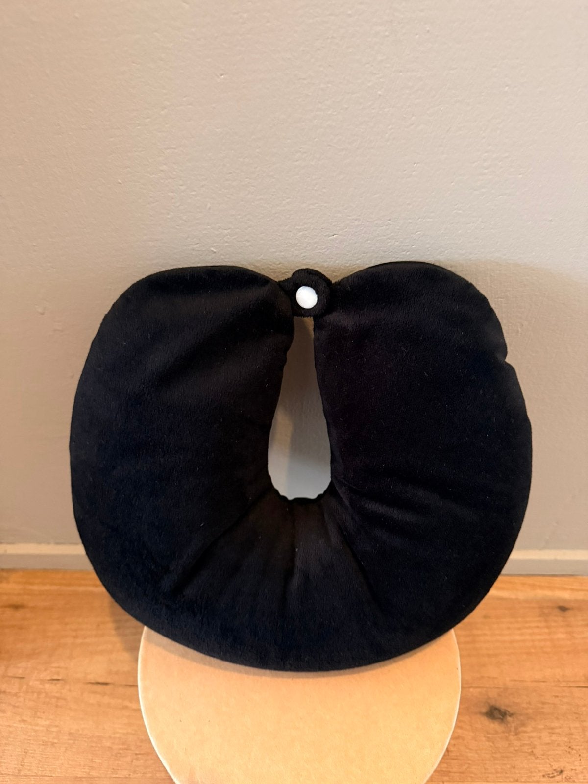 Zwarte nekkussen voor op reis, Ophalen of Verzenden, Zo goed als nieuw, Zwart, 30 cm of meer