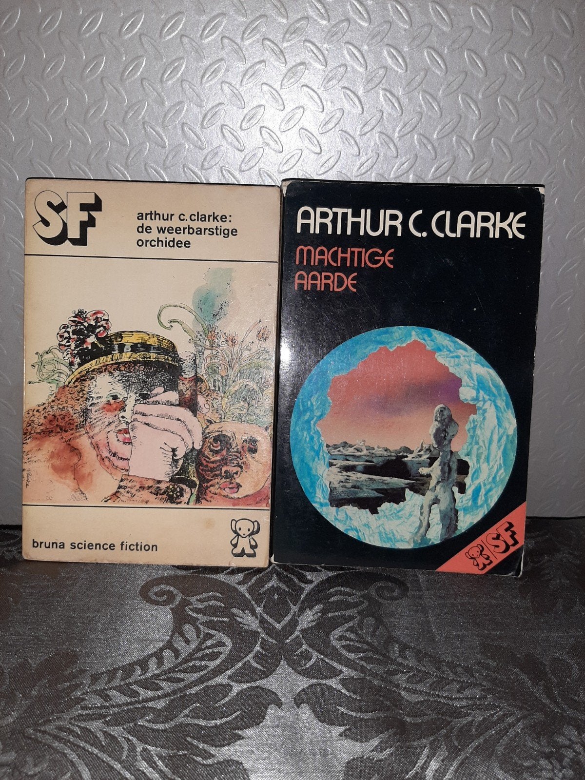 Arthur C. Clarke: De Weerbarstige Orchidee & Machtige Aarde, Ophalen of Verzenden, Gelezen, Arthur C. Clarke