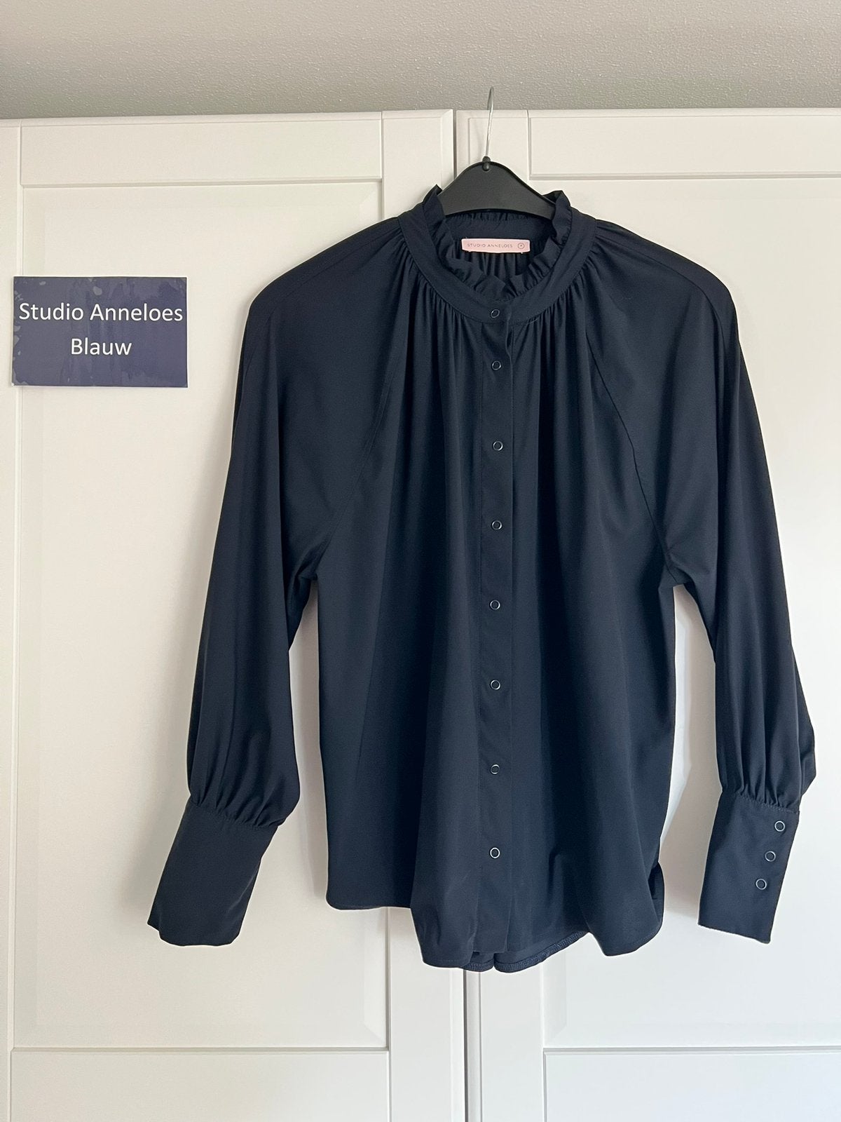 Studio anneloes lyon blouse M donkerblauw travelstof, Maat 38/40 (M), Blauw, Ophalen of Verzenden, Zo goed als nieuw