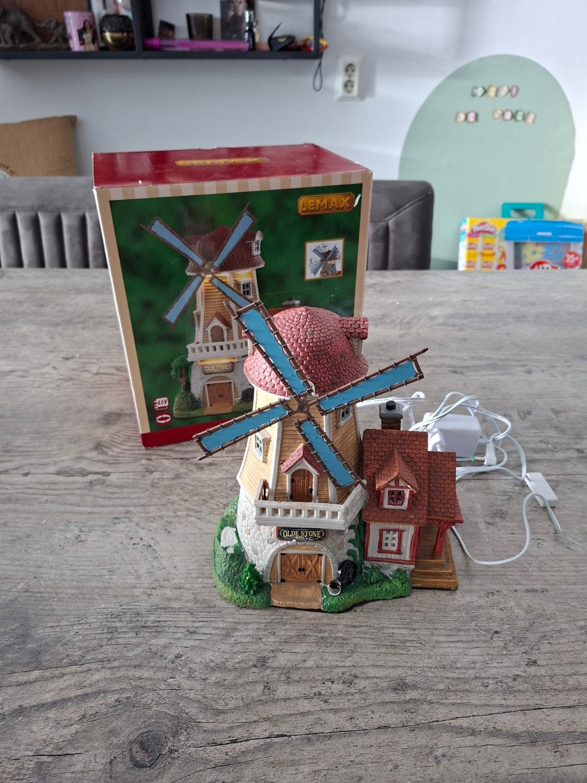 Lemax Olde Stone Windmolen Kerstdorp Huisje, Diversen, Ophalen of Verzenden, Zo goed als nieuw