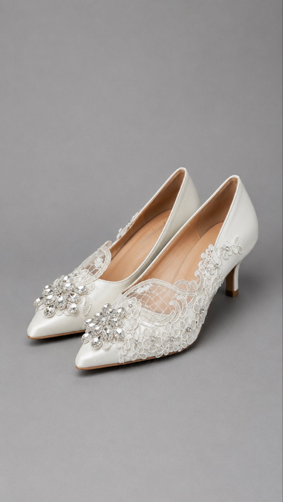 Elegante Witte Bruidsschoenen met Kant en Strass, Ophalen, Nieuw, Wit, Schoenen met lage hakken