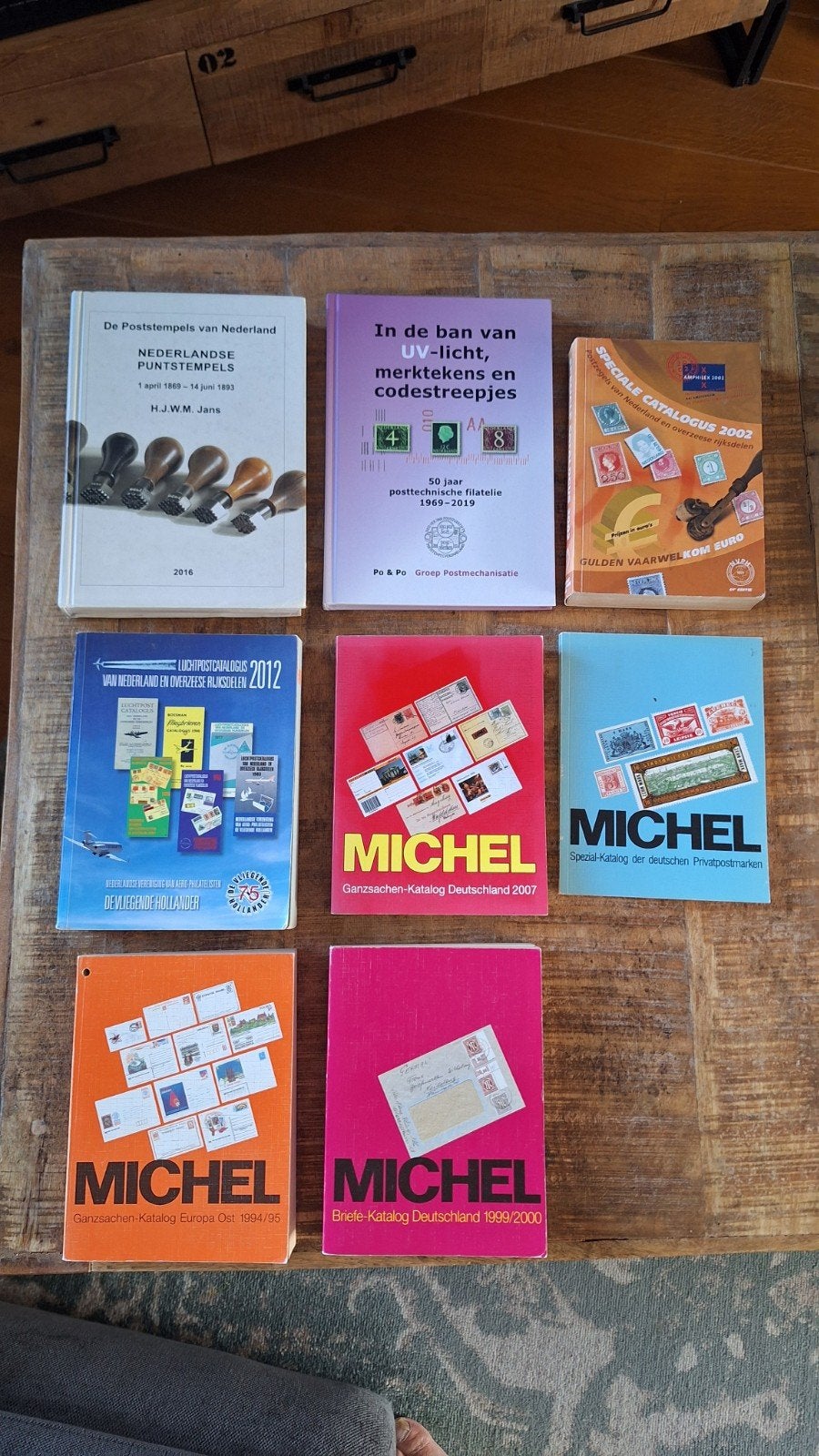 8 bijzondere postzegel catalogussen,  zie foto's, Postzegels en Munten, Postzegels | Toebehoren, Verzenden, Catalogus