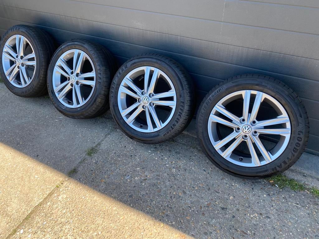 VW Polo 2G Sebring 16 inch velgen R-line met zomerbanden, Velg(en), 16 inch, Ophalen of Verzenden, 195 mm