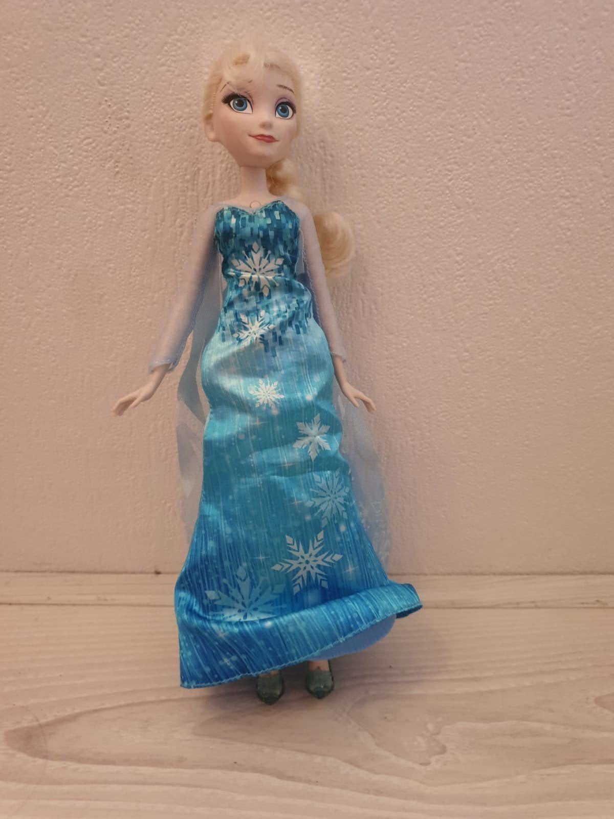 Disney Frozen Elsa pop met lichtgevende pianojurk 30cm, Ophalen of Verzenden, Nieuw, Barbie