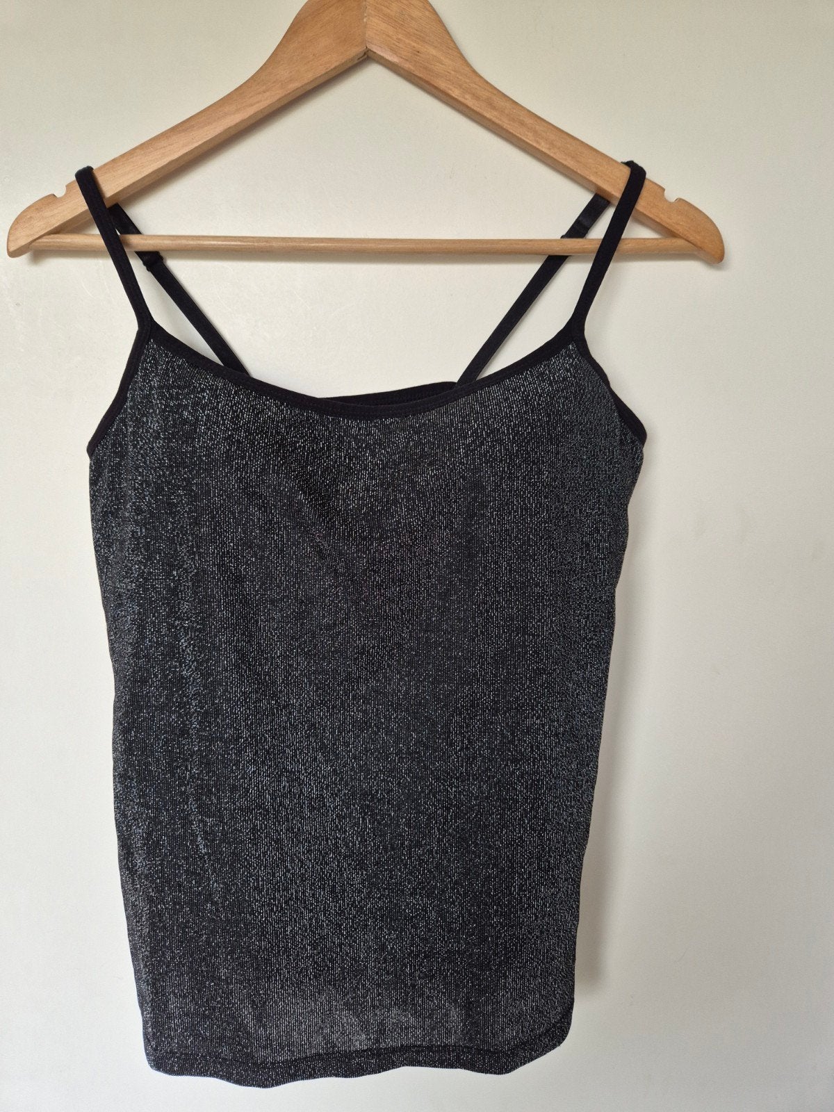 Zwarte glitter top met spaghettibandjes - Maat XL, Zwart, Maat 46/48 (XL) of groter, Ophalen of Verzenden, Zo goed als nieuw