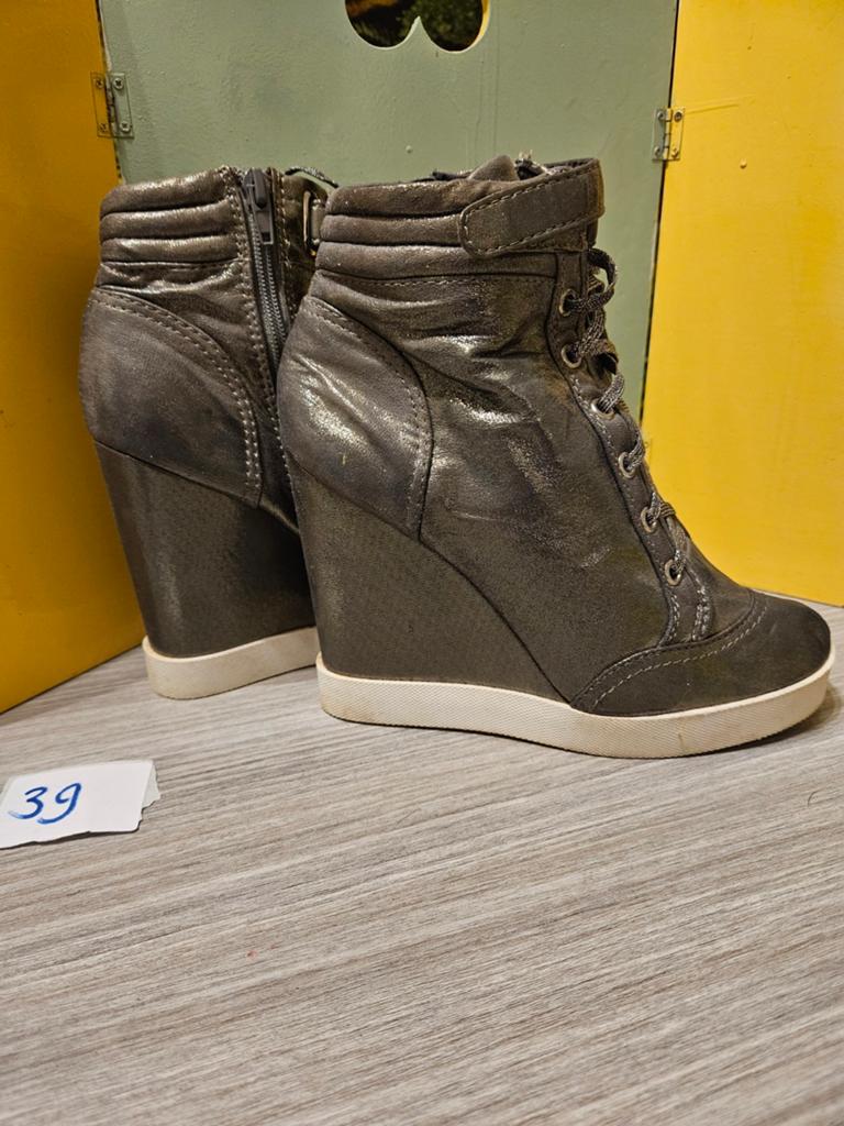 Stijlvolle Wedge Sneakers Maat 39 - Grijs Metallic, Kleding | Dames, Ophalen of Verzenden, Grijs, Gedragen, Sneakers of Gympen