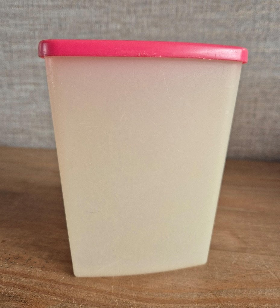 Tupperware Diepvriesdoos 1,4L Roze deksel, Ophalen of Verzenden, Zo goed als nieuw, 1400 ml, Met deksel