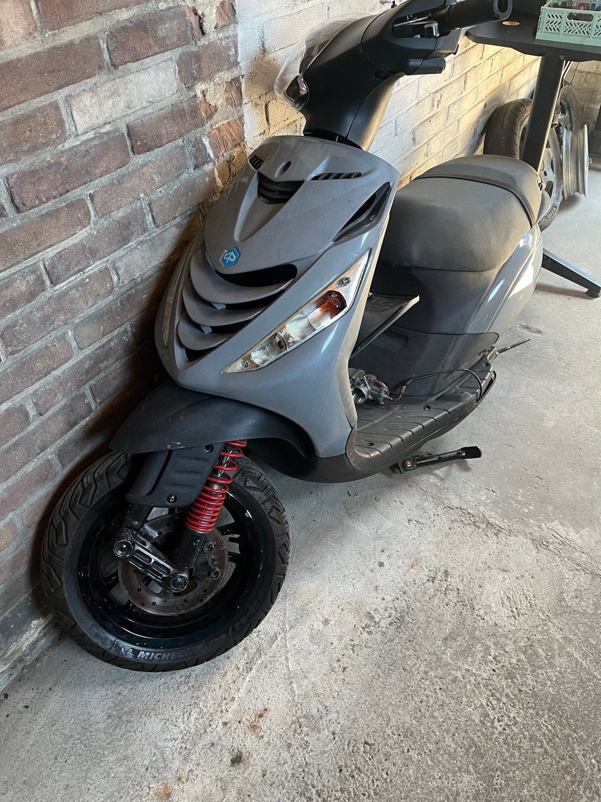 Piaggio Zip wok status + frame kappen etc, Ophalen, Gebruikt, Benzine, Zip