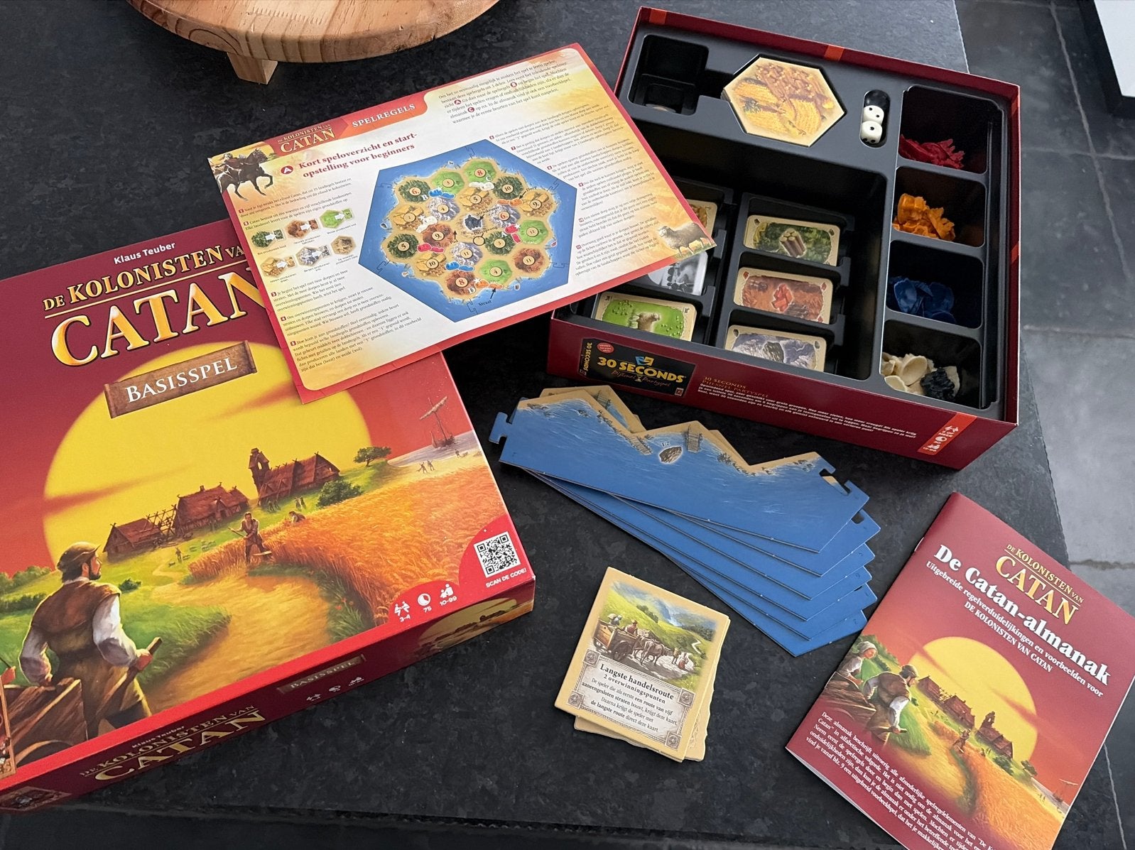De Kolonisten van Catan 999 games basisspel handelsspel, Drie of vier spelers, Ophalen of Verzenden, Zo goed als nieuw